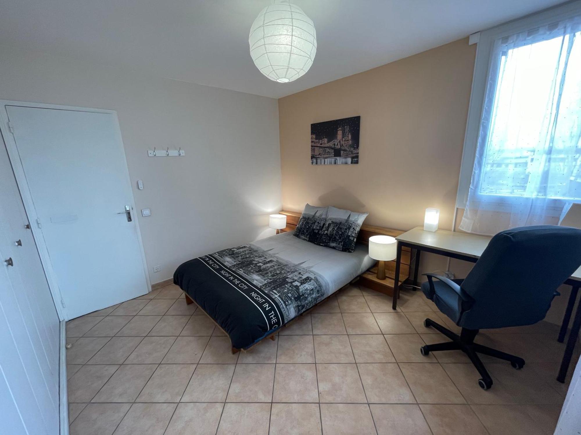 Chambre Privee En Colocation Dans Un Appartement Vaulx En Velin Centre エクステリア 写真
