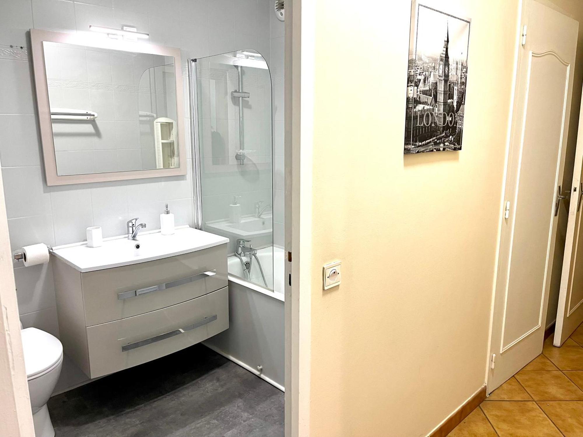 Chambre Privee En Colocation Dans Un Appartement Vaulx En Velin Centre エクステリア 写真